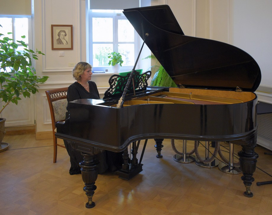 Музыкальная гостиная «Вечер у камина Веневитиновых»