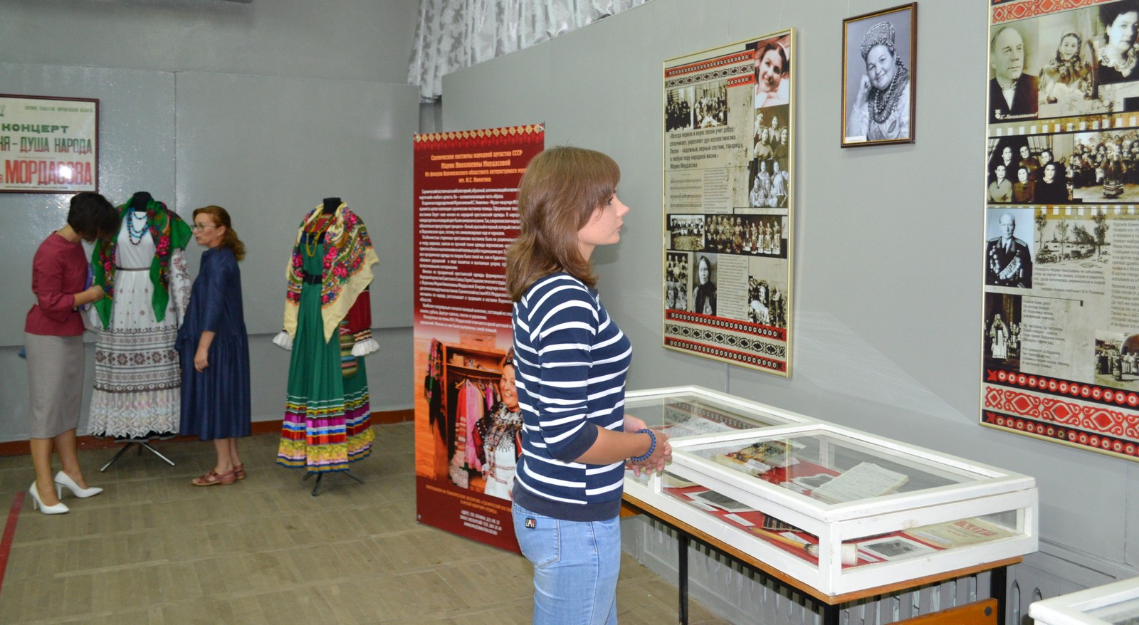 ВЫСТАВКА «ЧАСТУШЕЧНЫЕ РОССЫПИ РОССИИ»