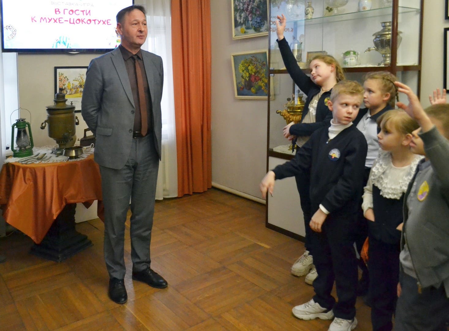 ВЫСТАВКА «В ГОСТИ К МУХЕ-ЦОКОТУХЕ»