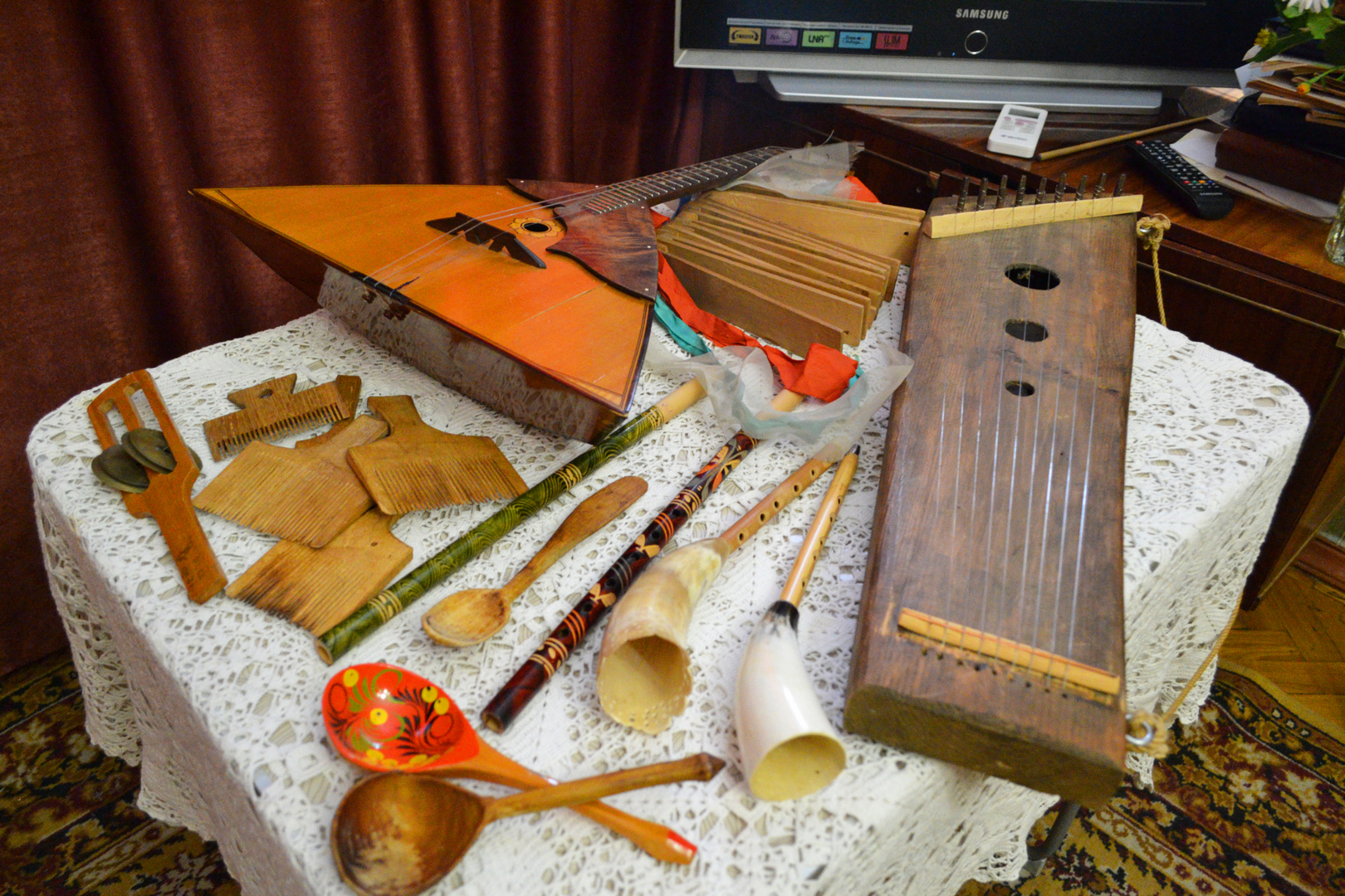 ВЫСТАВКА «СУВЕНИРЫ-ПУТЕШЕСТВЕННИКИ»