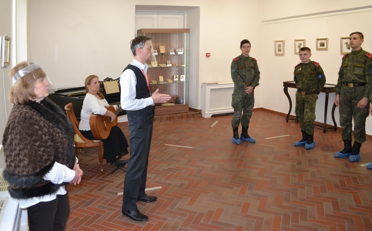 ВЫСТАВКА «У ПЕРЕДНЕГО КРАЯ»