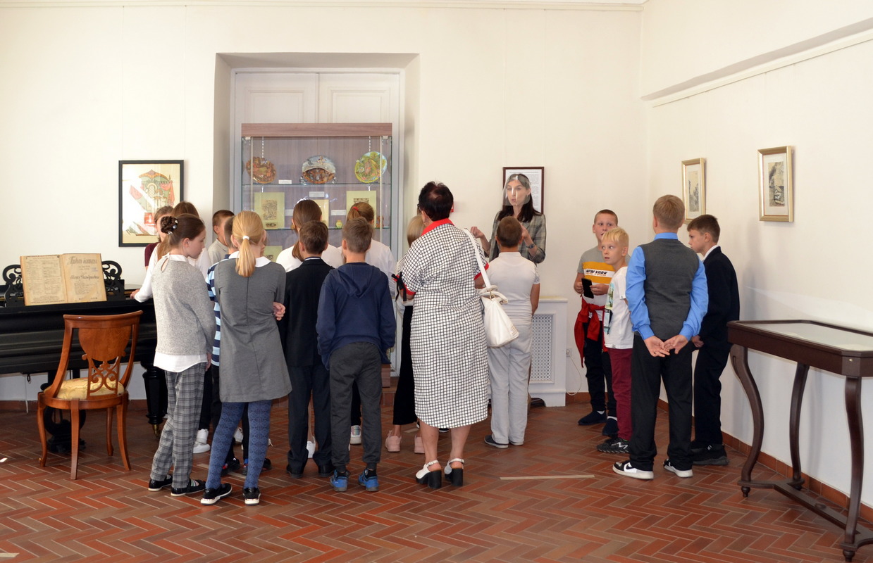 ВЫСТАВКА «В НЕКОТОРОМ ЦАРСТВЕ…»