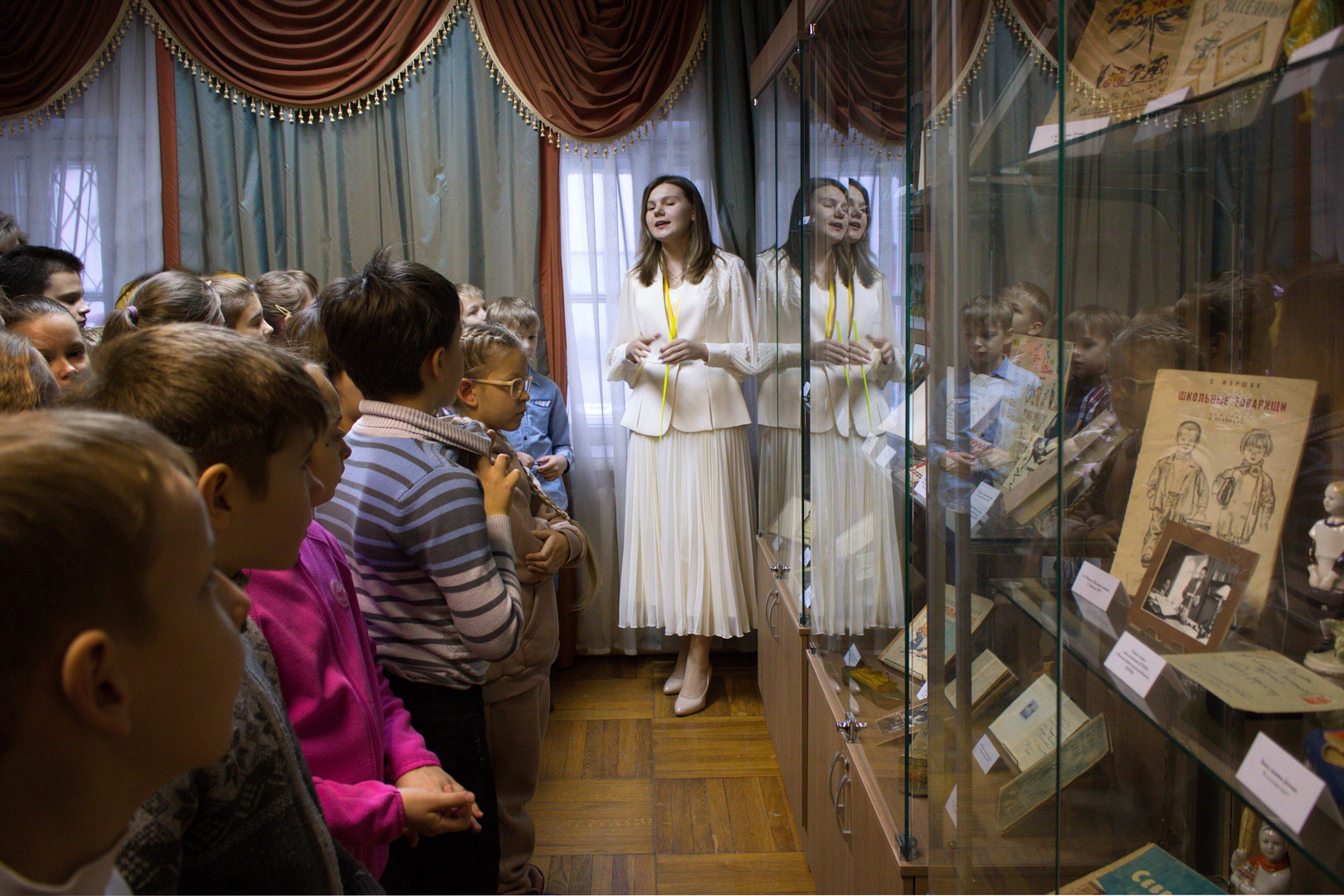 ВЫСТАВКА «ВЕДУТ БЕСЕДУ ДВОЕ: Я И КНИГА»