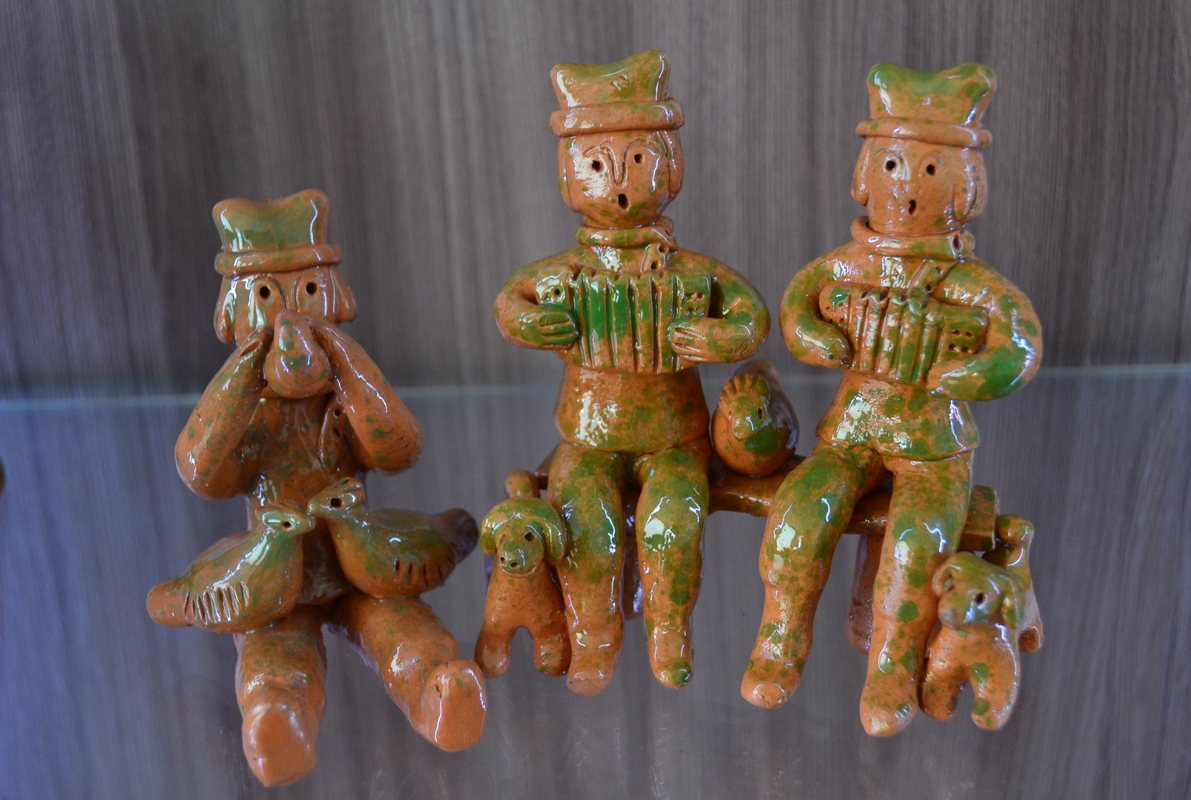 ВЫСТАВКА «ЖИВУТ КУКЛЫ НА ДЕРЕВНЕ…»