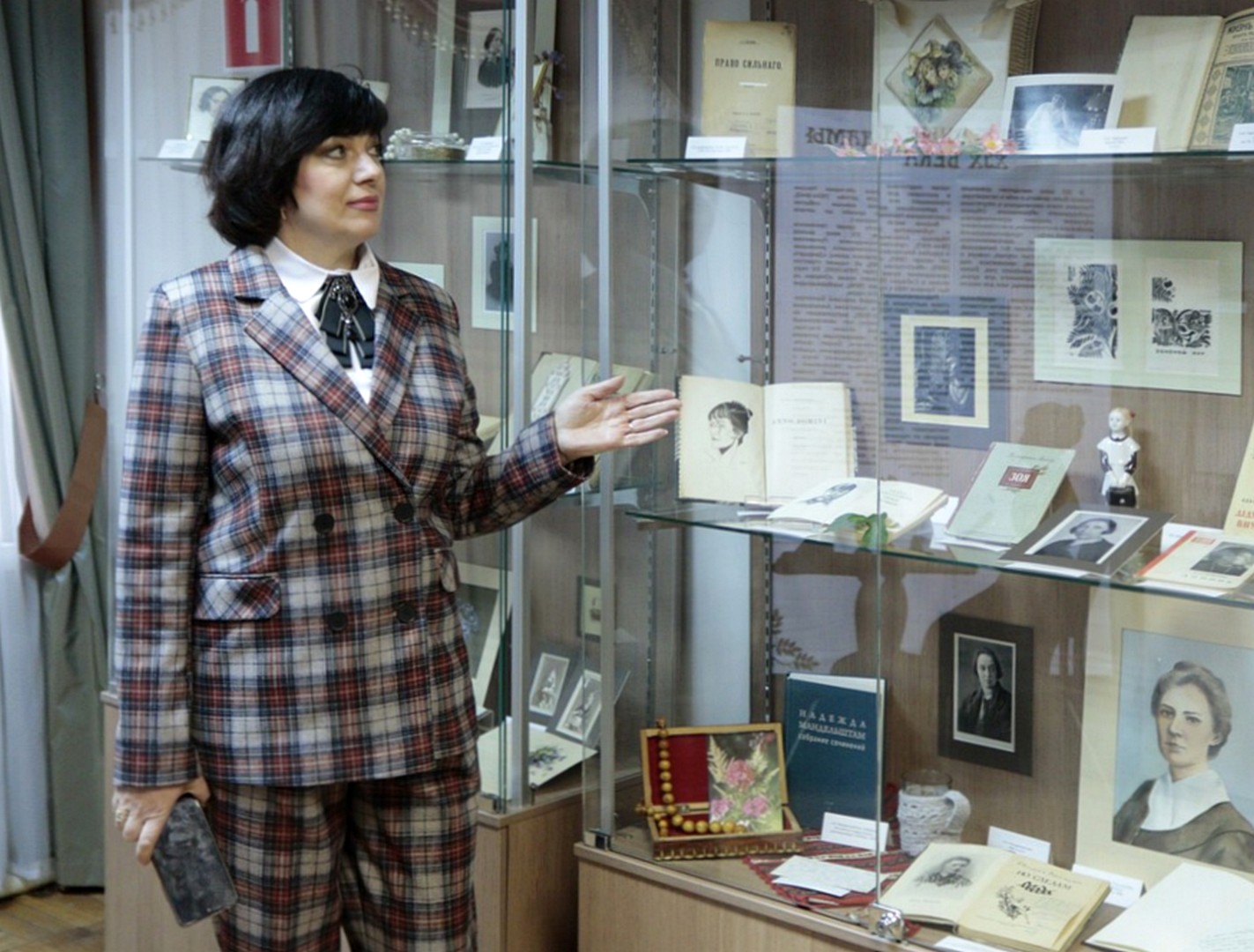 ВЫСТАВКА «ЖЕНСКИЙ ПОЧЕРК»