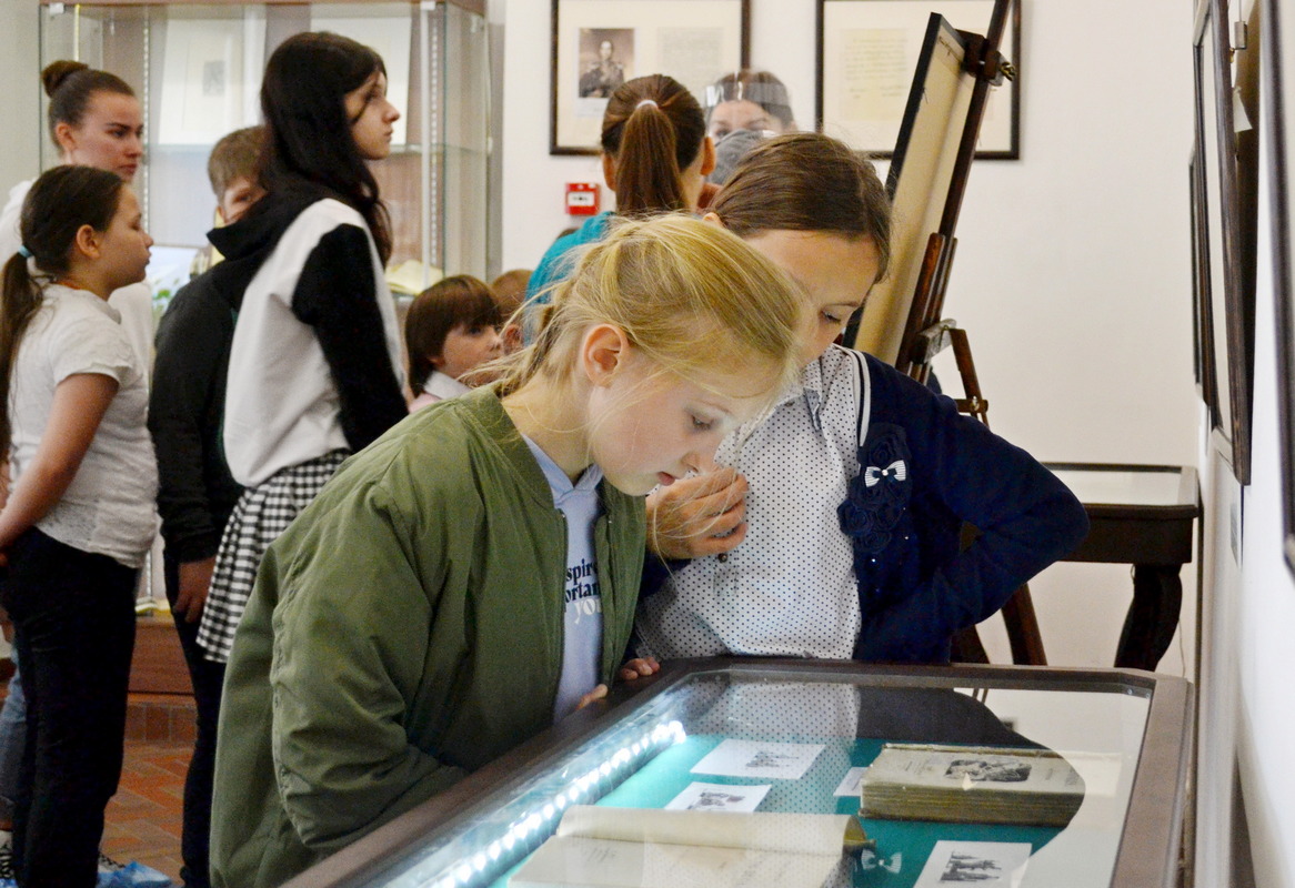 ВЫСТАВКА «СЛУЖИТЬ РОССИИ СЛОВОМ И ДУШОЙ»