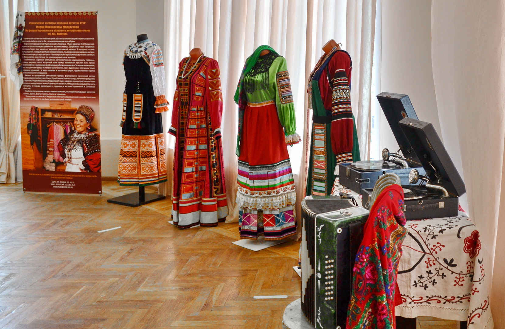 ВЫСТАВКА «ИГРАЙ ГАРМОНЬ, ГОВОРЛИВАЯ!»