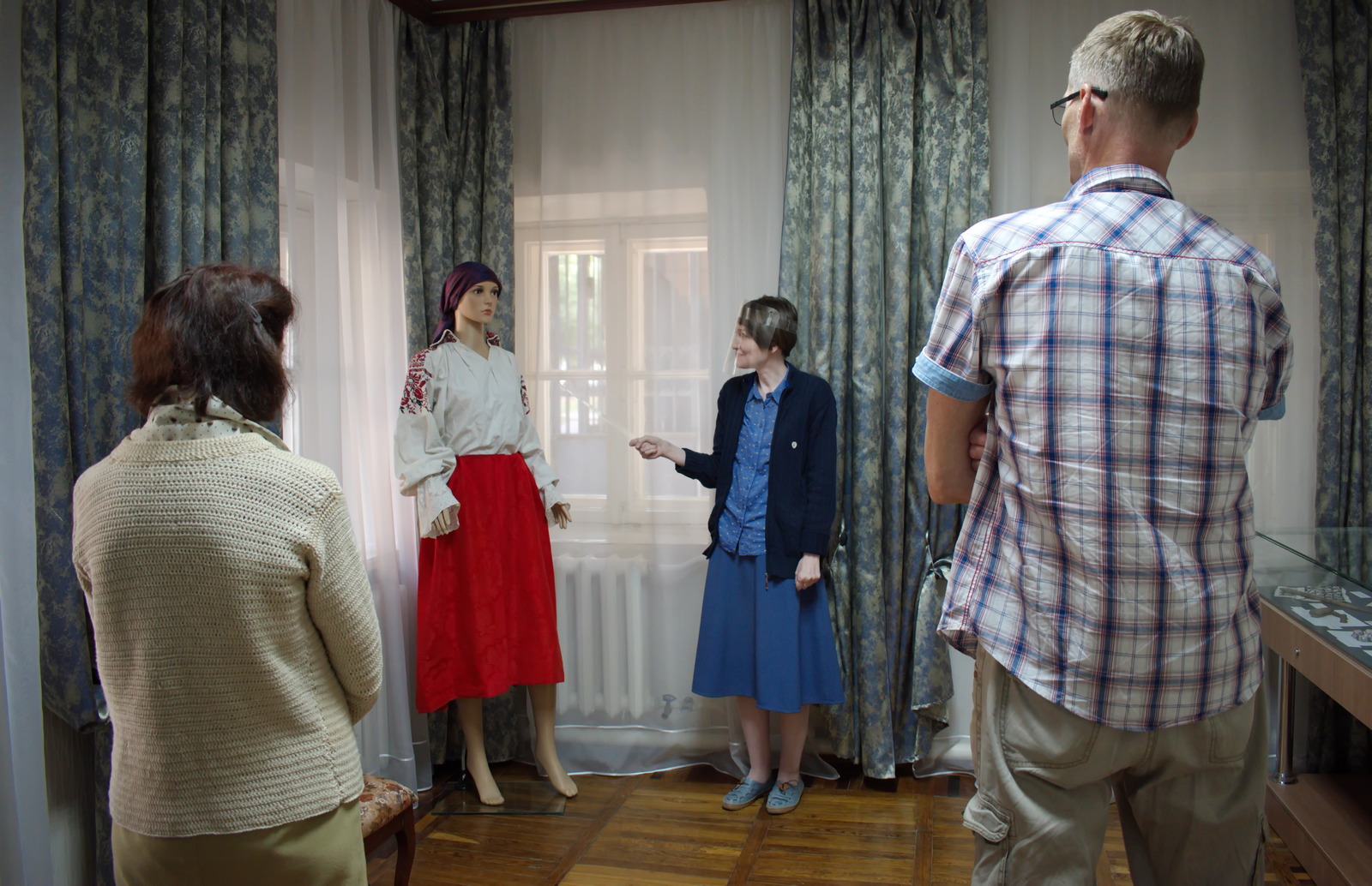 ВЫСТАВКА «СКОРО СКАЗКА СКАЗЫВАЕТСЯ…»