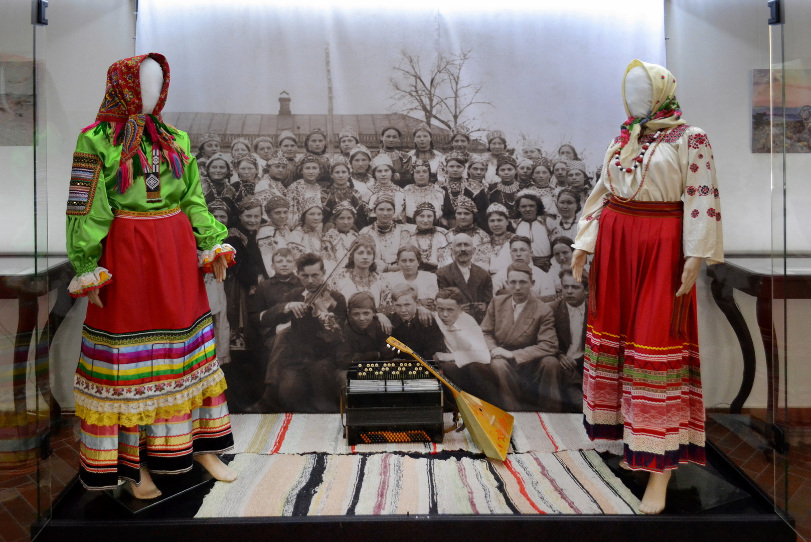 ВЫСТАВКИ «СТЕПНАЯ РАПСОДИЯ» И «МАГИЯ УЗОРОВ СТЕПИ ДОНЕЦКОЙ»