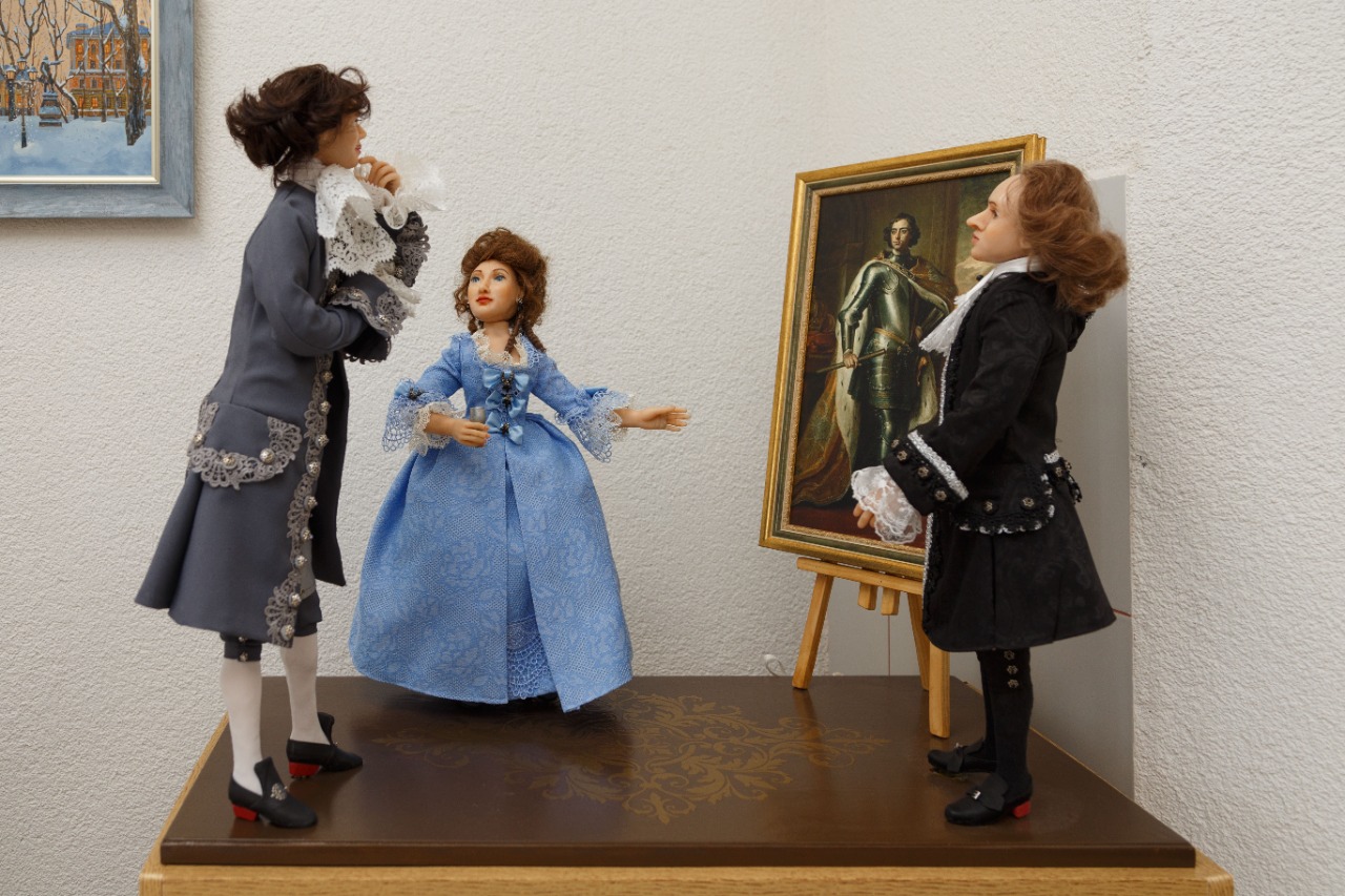 ВЫСТАВКА «ВЕЛИКОЕ ПЕТРОВСКОЕ ПОСОЛЬСТВО» В ЛИЦАХ И КУКЛАХ»