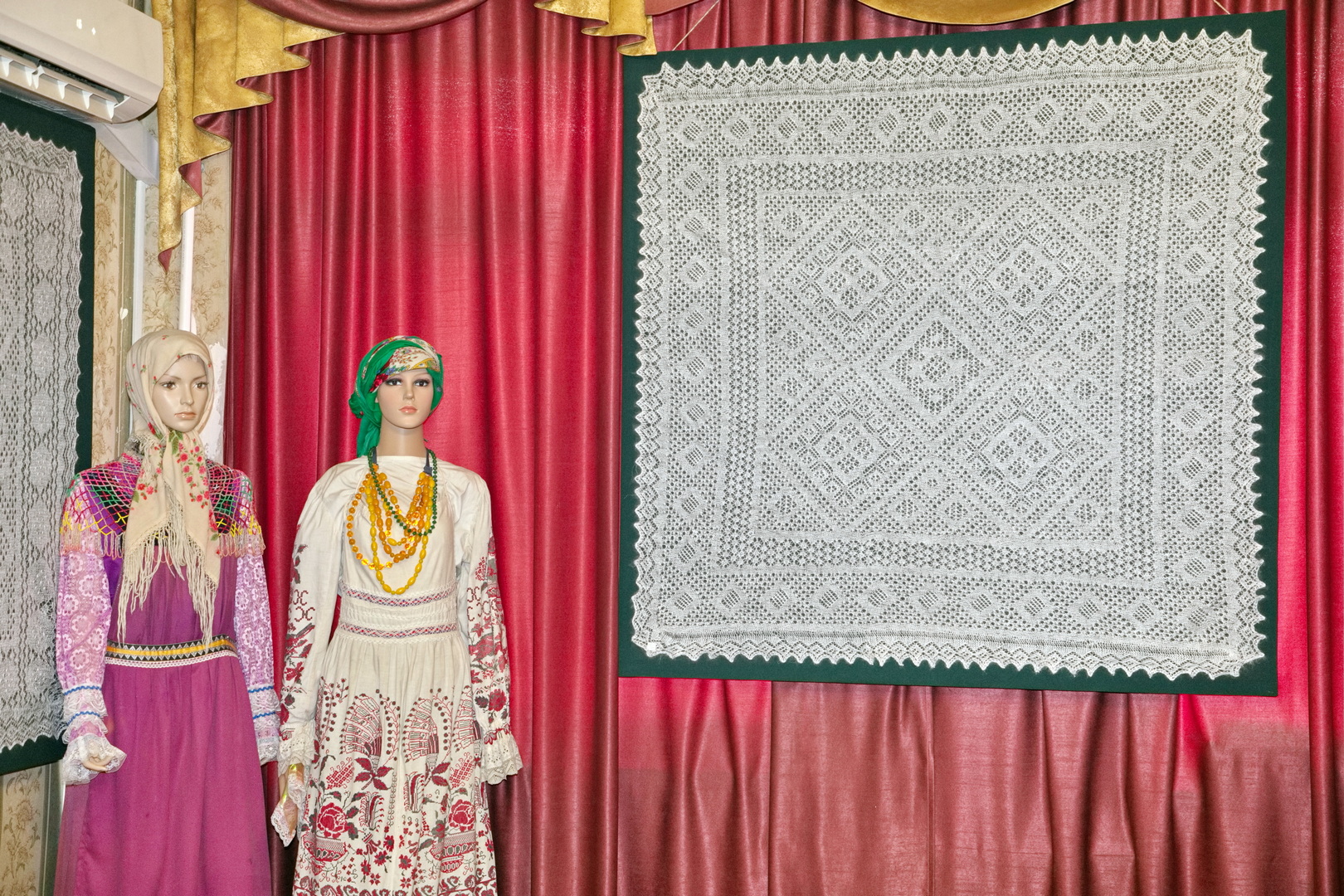 ВЫСТАВКИ «ОРЕНБУРГСКИЙ ПУХОВЫЙ ПЛАТОК» И «ВЫШИВАЛА Я ПЛАТОЧЕК»