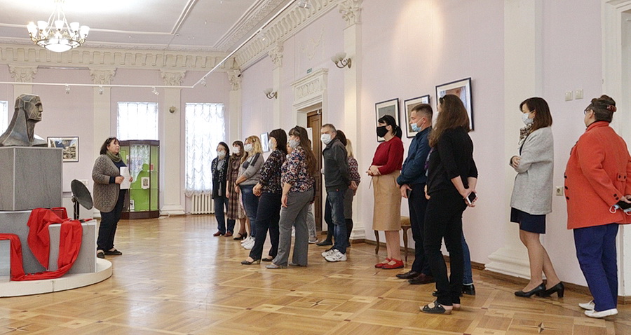 ВЫСТАВКА «А БЕЗ МЕНЯ НАРОД НЕПОЛНЫЙ…»