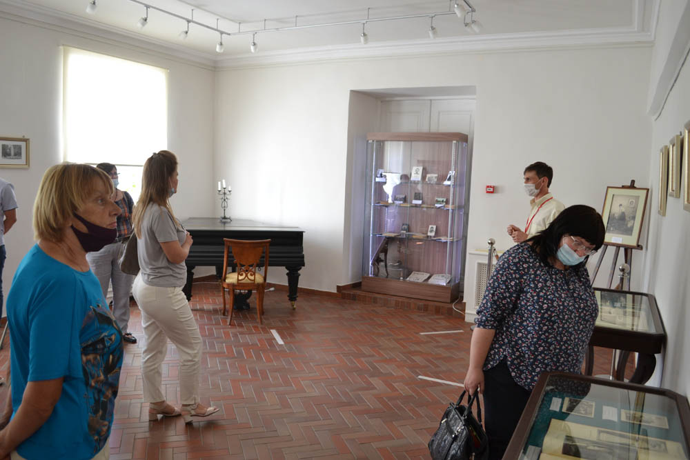 ВЫСТАВКА «ЛЕТО С ЧЕХОВЫМ И ВЕНЕВИТИНОВЫМ»