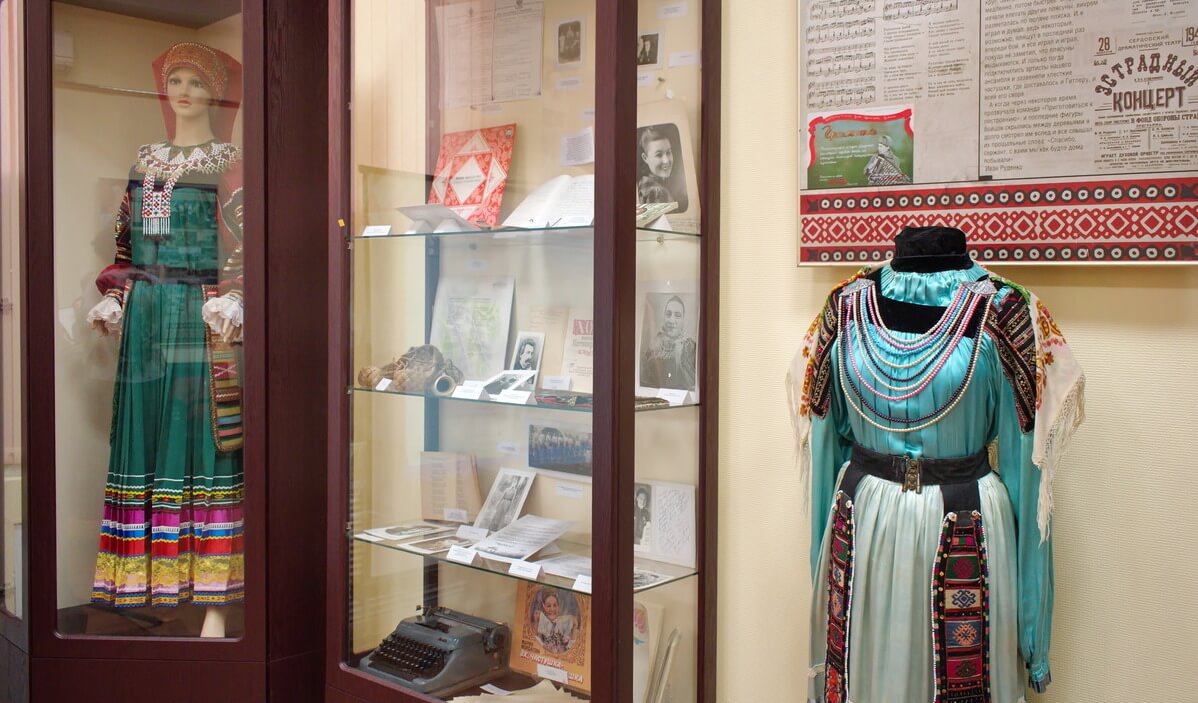 ВЫСТАВКА «ЧАСТУШЕЧНЫЕ УЗОРЫ»