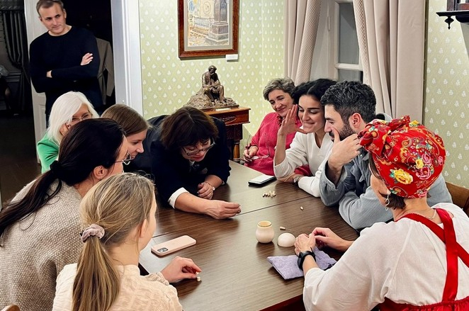 Интерактивная программа «Купил на ярмарке бирюльки»