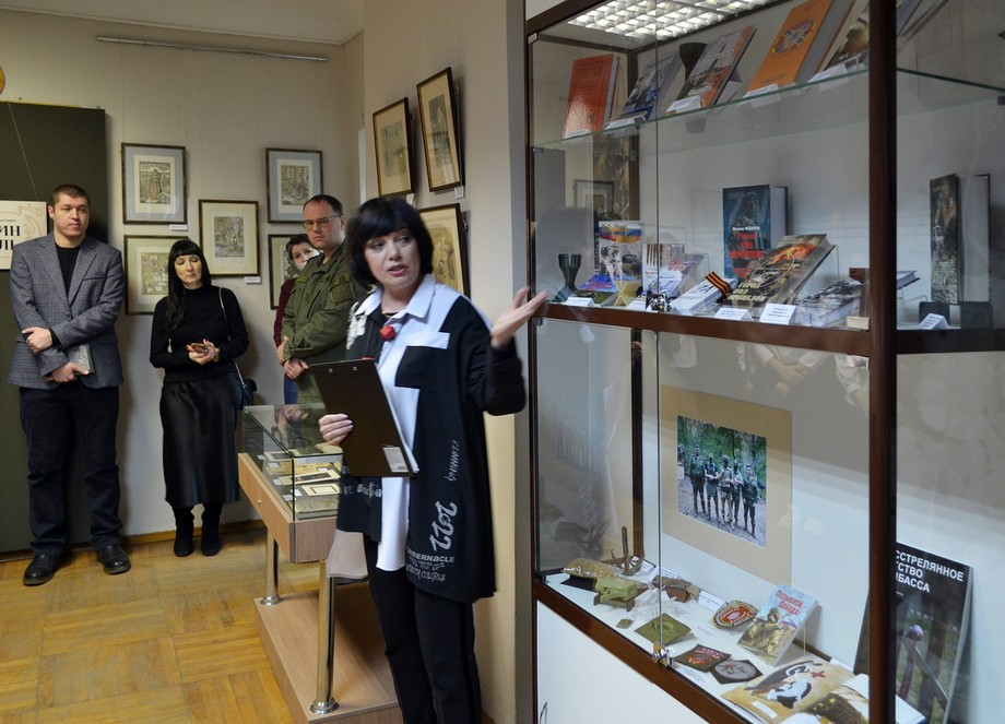 Экскурсия по выставке «Перо настраивает сердце на победу»