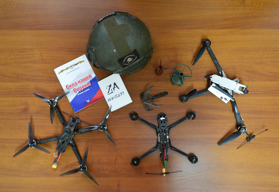 Экскурсия по выставке «Перо настраивает сердце на победу»