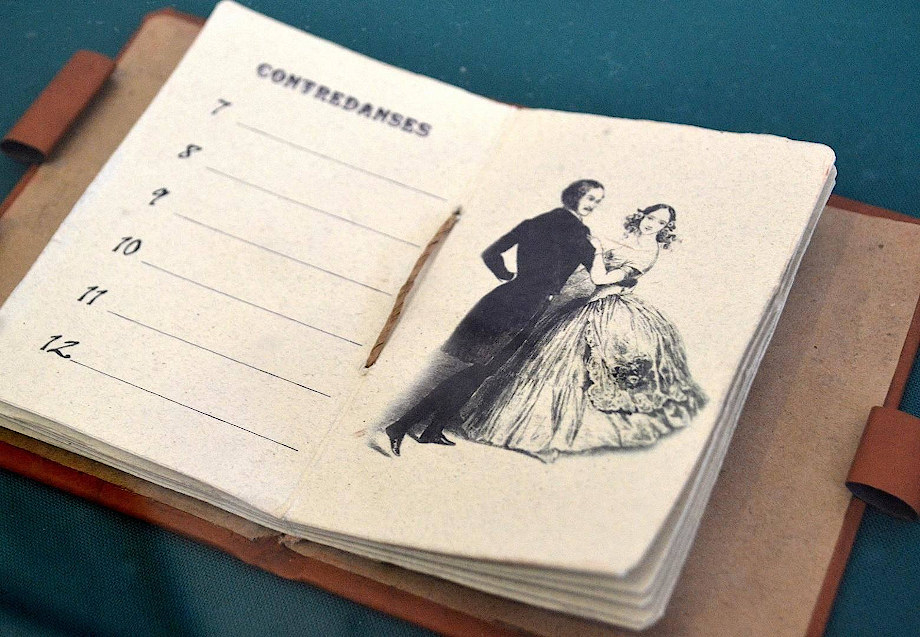 Экскурсия «Бал блестит во всей красе»