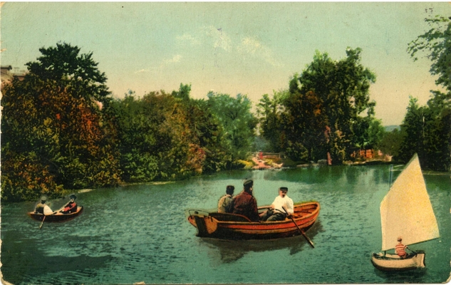 Открытка: Катание на лодках на пруду.