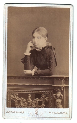 Фотография. Тимешовы. Портрет девушки-гимназистки