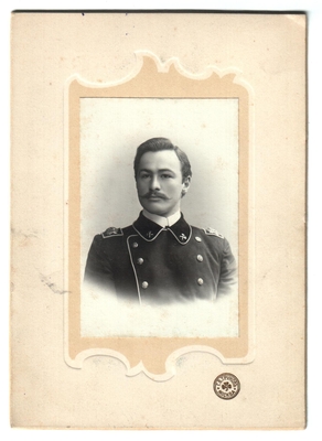 Фотография. Тимешовы. Портрет молодого мужчины в форме.