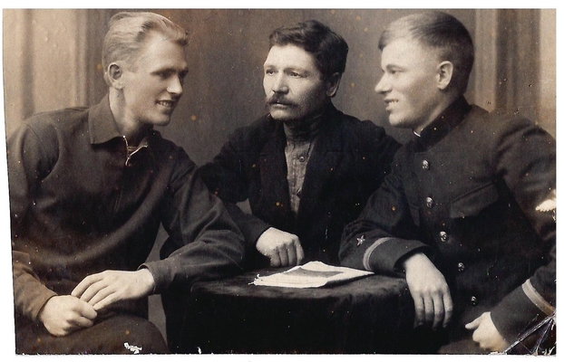 Фотография. Климентов  П.Ф. с сыновьями Сергеем и Семеном