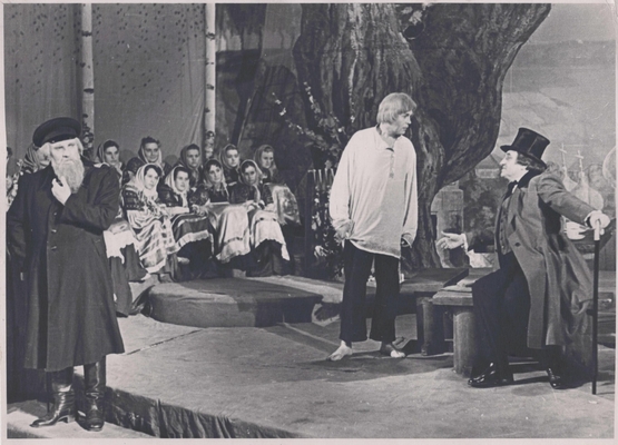 Фотография - сцена из спектакля "Алексей Кольцов" в постановке Воронежского театра драмы.