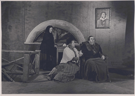 Фотография - сцена из спектакля "Алексей Кольцов" в постановке Воронежского театра драмы.