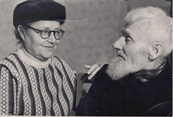 Фотография. Писательница Кретова О.К. и старейший педагог области Бурчаков А.Т. 24.12.1963 г.