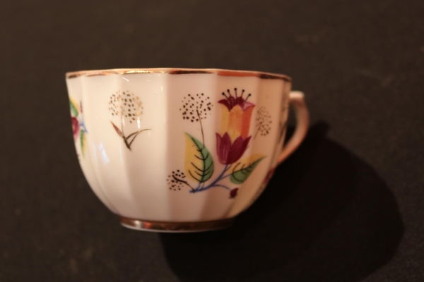 Предмет быта: чайная чашка от чайной пары. ДФЗ (фарфоровый завод, Дулево). СССР, середина 20 века. Принадлежала Н.Е. Штемпель.