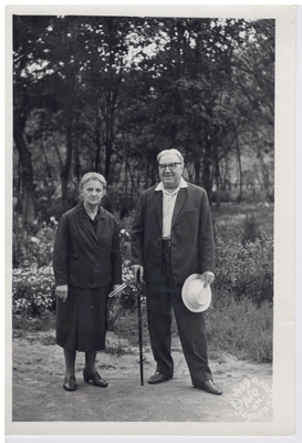 Фотография: Н.А. Задонский с женой Александрой Ивановной на отдыхе «д/о Чертовицкое».