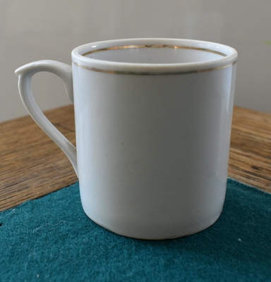 Кружечка фарфоровая, для лекарств, принадлежала Н.А. Задонскому.