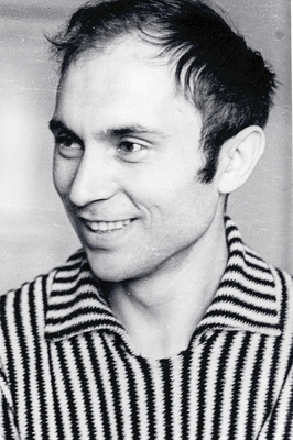 Фотография черно-белая: Будаков В.В, погрудный, 3/4. Фото было помещено в газете "Молодой коммунар", поэтическая страница (опубликовано стихотворение "Бессоница"), 1965 г.