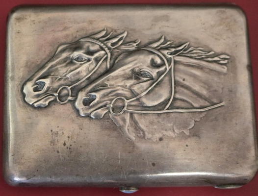 Предмет быта: портсигар металлический