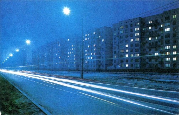 Открытка "Латвийская ССР. Рига. Улица Дзелзавас в Пурвциемсе", на латышском, русском, английском и немецком языках