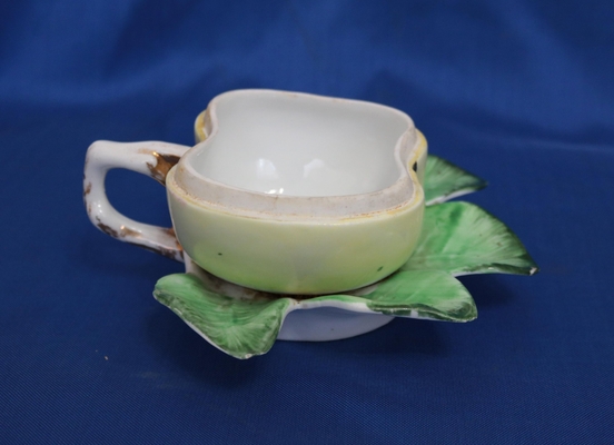 Емкость для масла от масленки «Яблоко». Фабрика М. С. Кузнецова. Россия