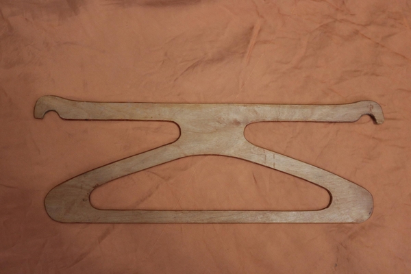 Предмет быта: Вешалка для чемодана.