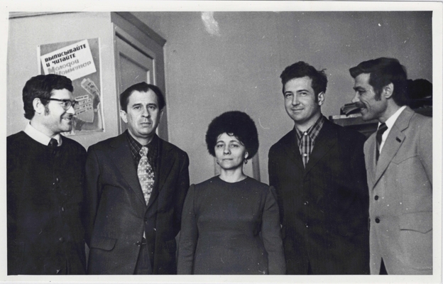 Фотография: Редакция газеты «Молодой коммунар». Никулин С.Н., Жигулин А., Ирина (жена Жигулина), Кулиничев В., Сысоев П.