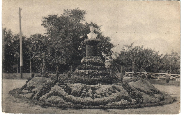 Открытка: г. Пенза. Памятник В.Г. Белинскому.