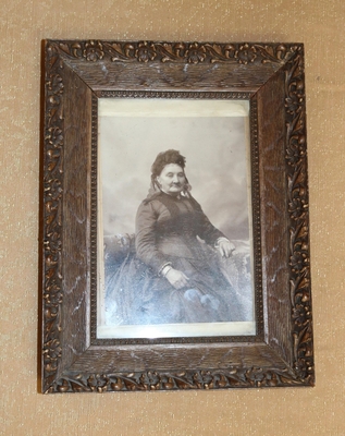 Рамка для фотографий, настенная, декорирована растительным орнаментом. Россия