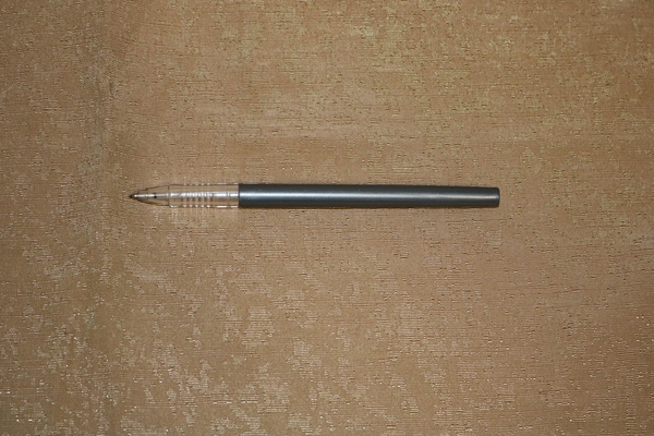 Ручка шариковая серого цвета. Принадлежала А.И. Немировскому.