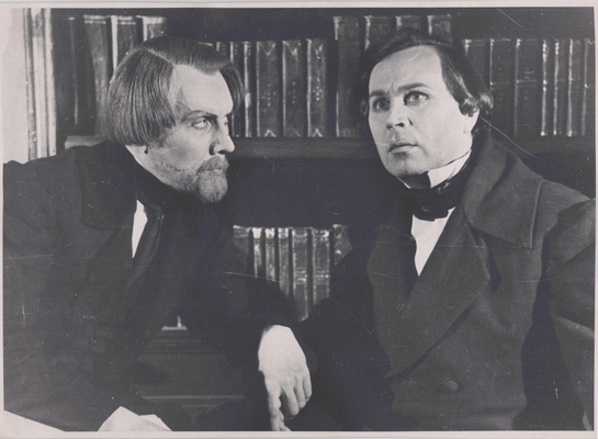 Фотография - сцена из спектакля "Алексей Кольцов" в постановке Воронежского театра драмы.