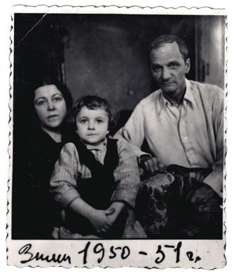 Фотокопия. Платонов А.П. с женой и дочкой.