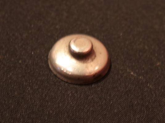 Предмет быта: Крышка для пузырька от набора чернильного. Принадлежал Н.Е. Штемпель.